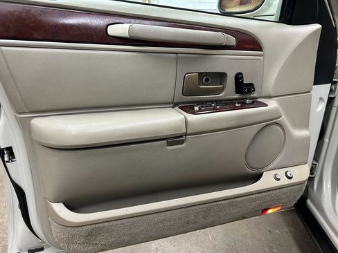Used 2004 Lincoln Town Car Ultimate RWD image 13
