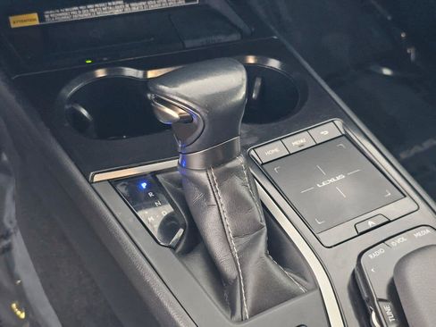 Used 2021 Lexus UX 200 w/ Accessory Package (Z2) FWD image 31