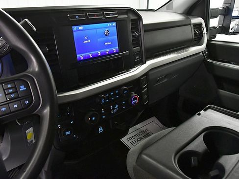Used 2024 Ford F250 XLT image 24