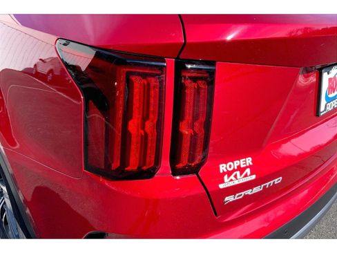 Used 2023 Kia Sorento SX Prestige w/ Panoramic Sunroof Package image 27