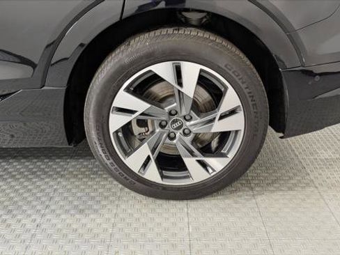 Used 2022 Audi e-tron Premium w/ Convenience Plus Package image 38