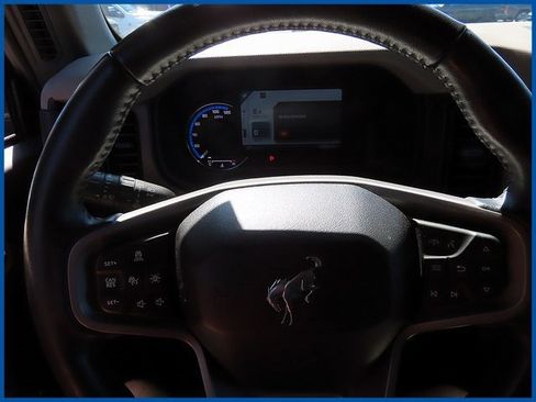 Used 2023 Ford Bronco Wildtrak image 14