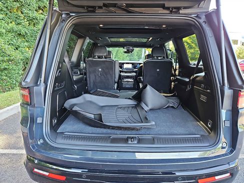 Used 2023 Jeep Wagoneer Series II AWD/4WD image 29