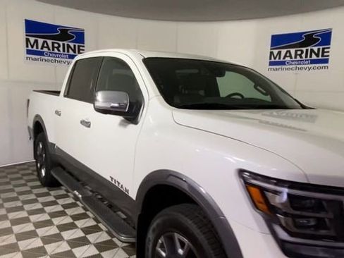 Used 2024 Nissan Titan Platinum Reserve w/ Moonroof Package AWD/4WD image 4