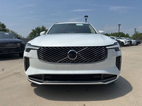 Used 2025 Volvo XC90 B6 Ultra w/ Lounge Package image 2