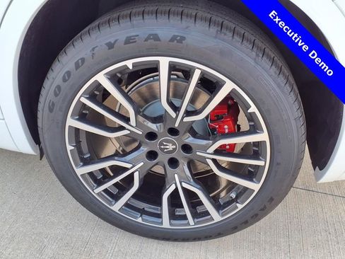 New 2025 Maserati Grecale GT image 9