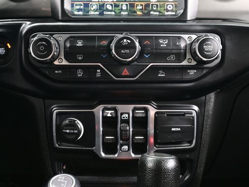 Used 2022 Jeep Wrangler Unlimited Sahara image 19