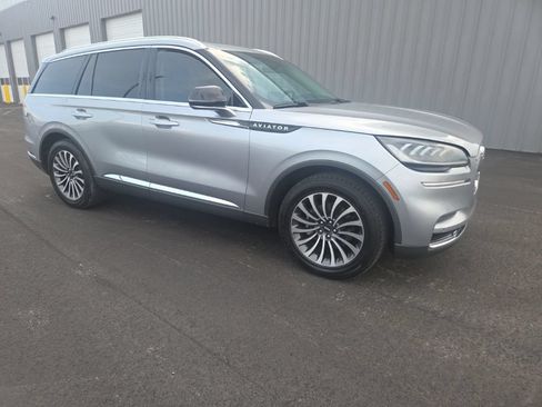 Used 2024 Lincoln Aviator 2WD w/ Premium Package image 16
