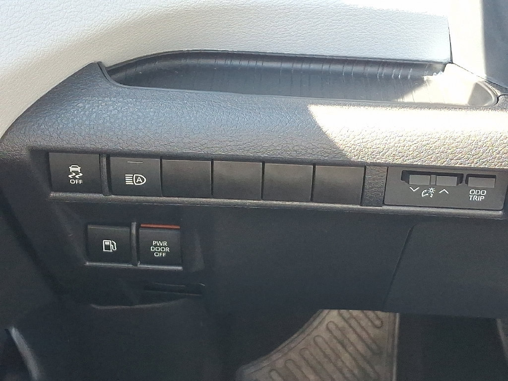 Certified 2025 Toyota Sienna XLE FWD image 26