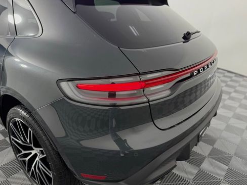 Certified 2025 Porsche Macan image 12