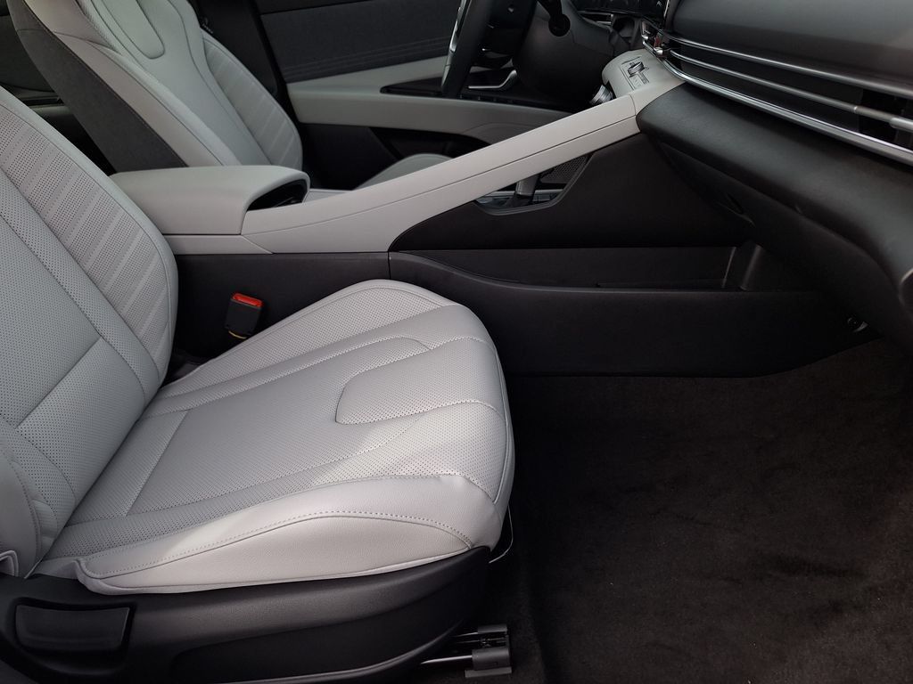New 2026 Hyundai Elantra Limited FWD image 26