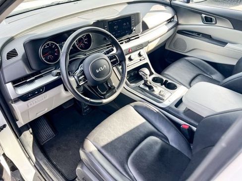 Certified 2024 Kia Carnival LX image 15