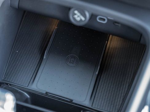 Certified 2025 Volvo XC40 B5 Ultra w/ Climate Package image 24