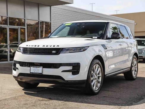 Used 2025 Land Rover Range Rover Sport SE AWD/4WD image 3