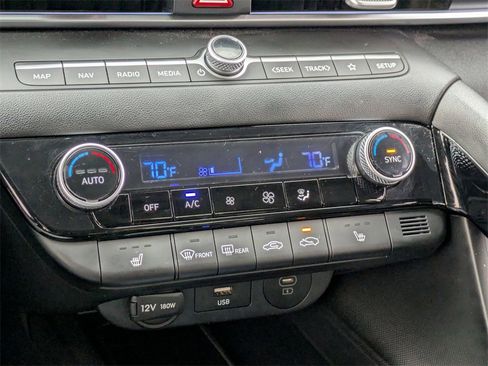 Used 2025 Hyundai Elantra SEL image 17