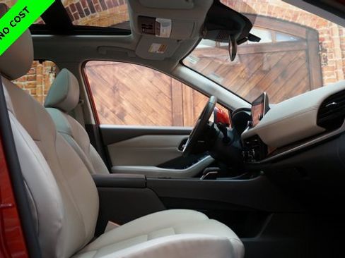 Used 2022 Nissan Rogue SV w/ SV Premium Package image 52