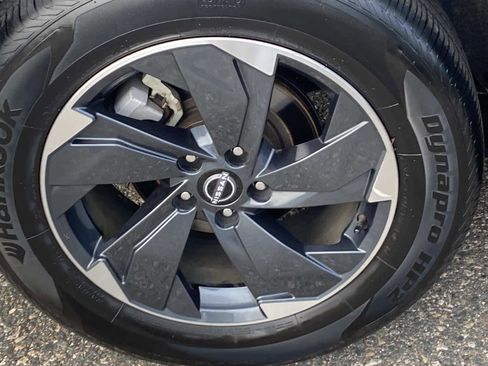 Used 2024 Nissan Rogue SV image 26