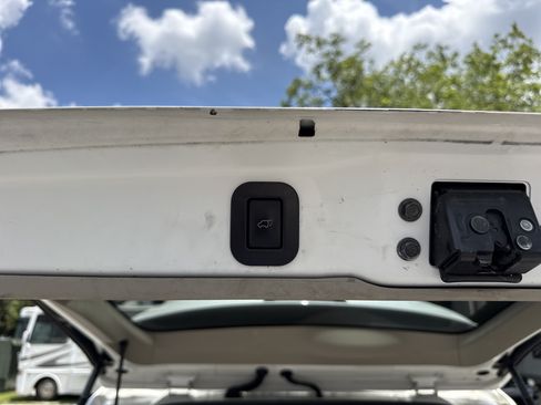 Used 2015 Toyota Sienna XLE FWD image 1