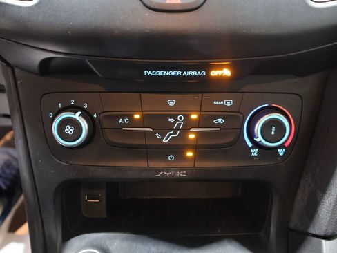 Used 2016 Ford Focus SE FWD image 25