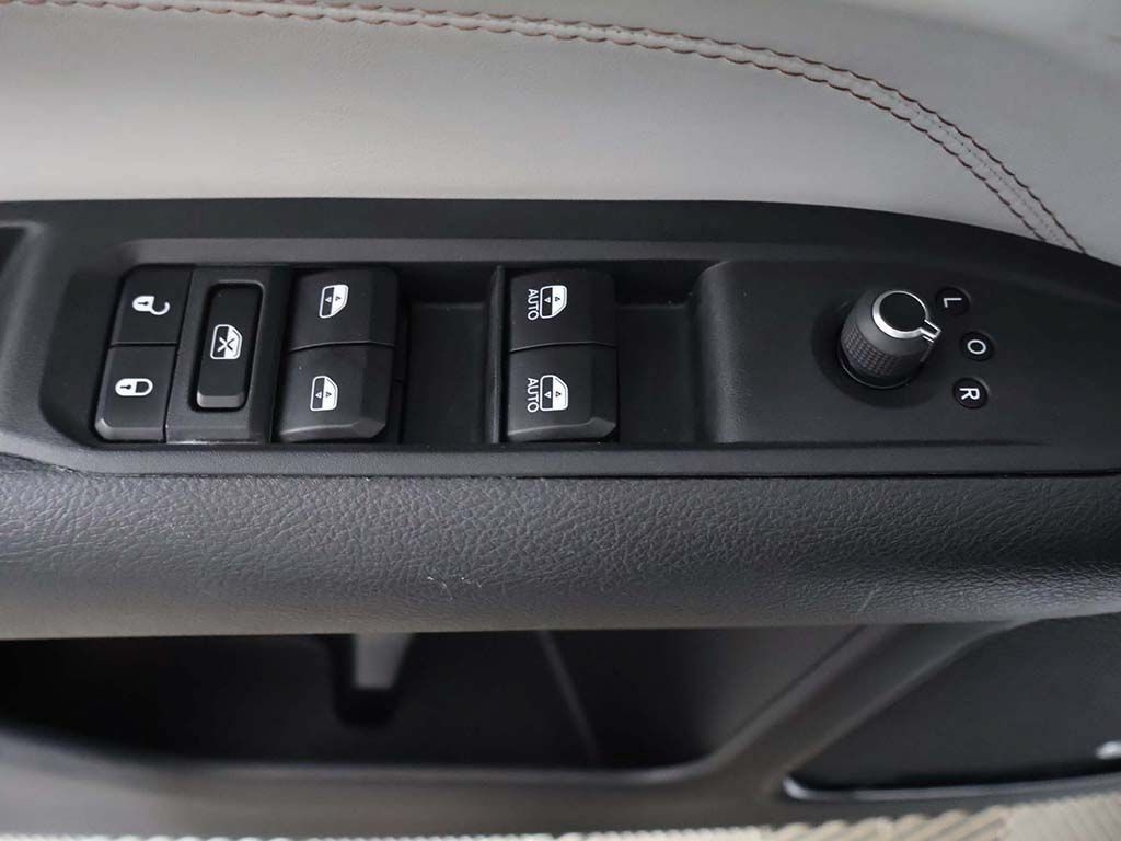 Used 2023 Jeep Compass Limited w/ Sun and Sound Group AWD/4WD image 37