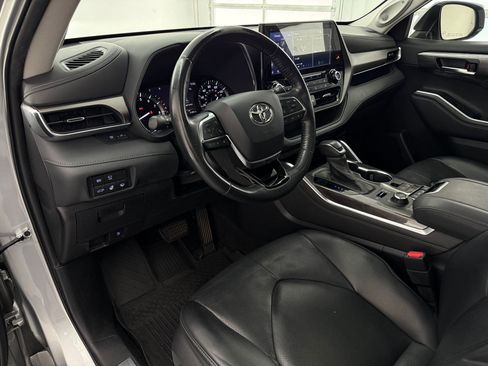 Used 2021 Toyota Highlander Limited AWD/4WD image 4