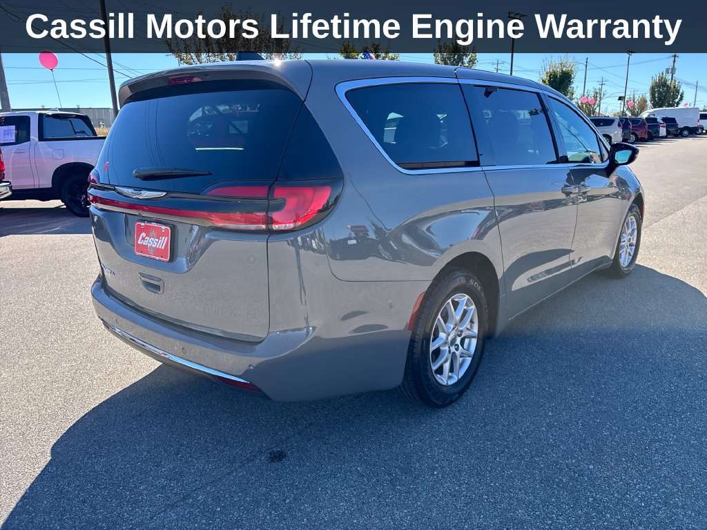 Used 2025 Chrysler Pacifica Select FWD image 6