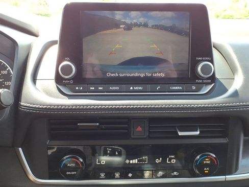 Used 2023 Nissan Rogue SV AWD/4WD image 13