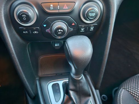 Used 2015 Dodge Dart SXT image 21