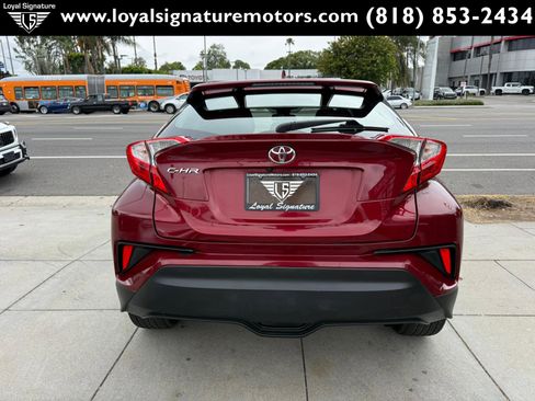 Used 2018 Toyota C-HR XLE FWD image 6