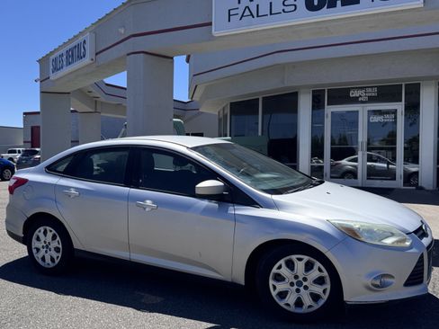 Used 2012 Ford Focus SE FWD image 2