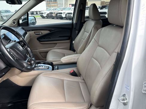 Used 2021 Honda Pilot Touring image 11