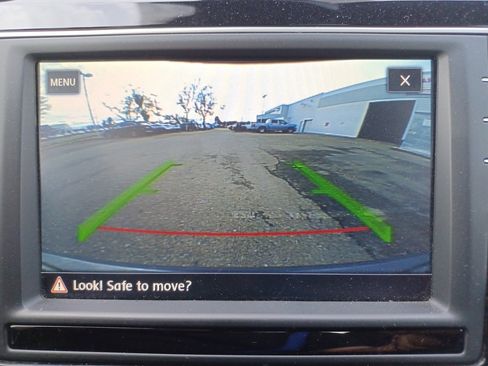 Used 2017 Volkswagen Golf R 4-Door image 10