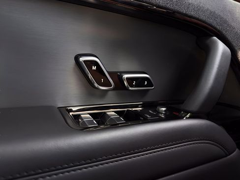 Used 2025 Land Rover Range Rover Sport Dynamic SE image 22