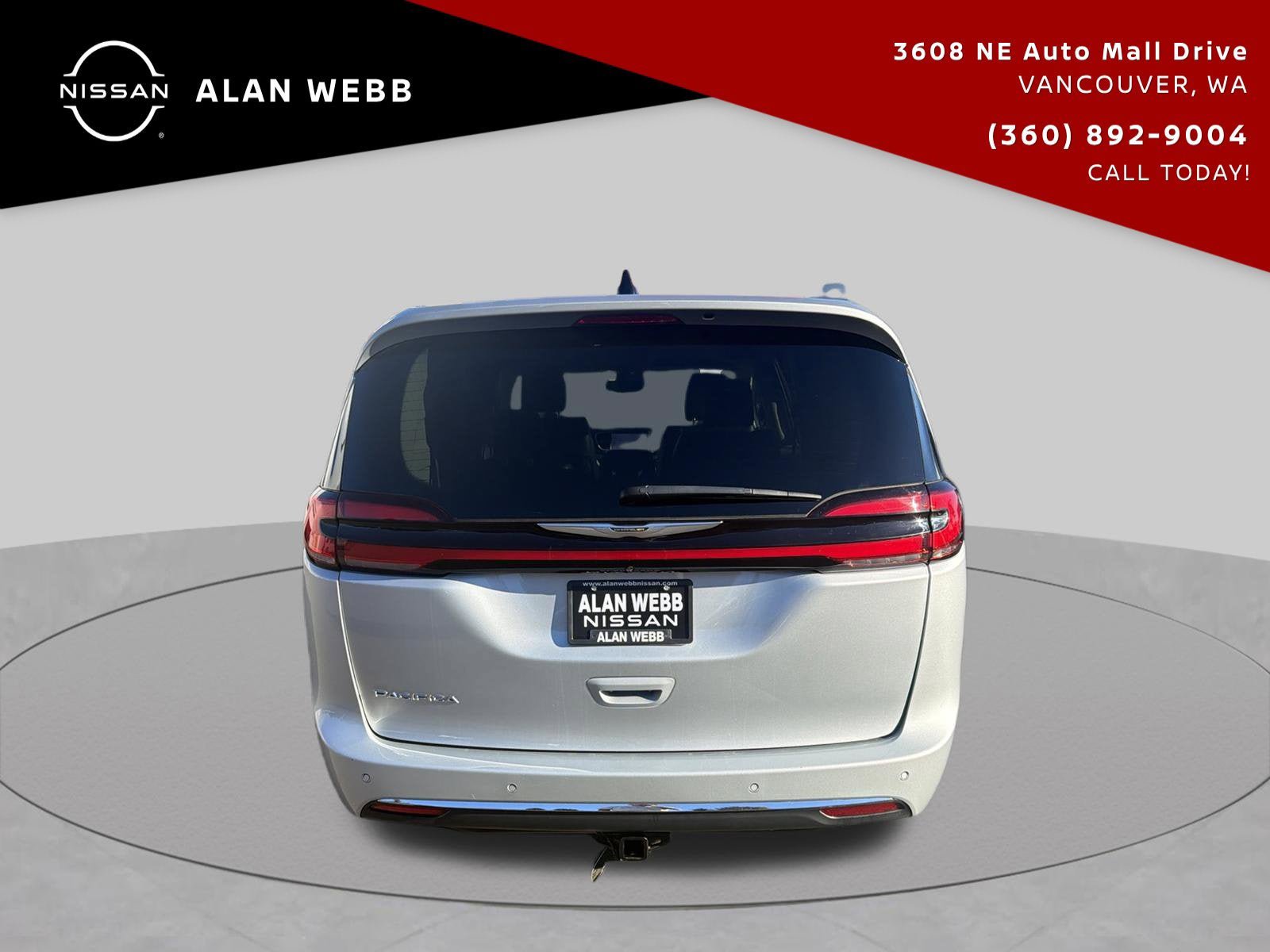 Used 2023 Chrysler Pacifica Touring-L FWD image 5
