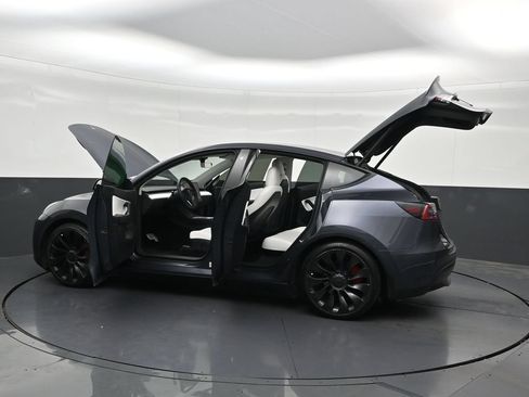 Used 2022 Tesla Model Y Performance AWD/4WD image 33