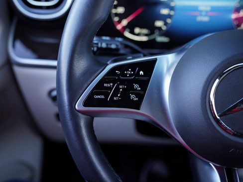 Used 2023 Mercedes-Benz GLC 300 4MATIC image 24