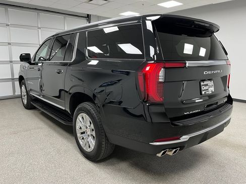 Used 2025 GMC Yukon XL Denali AWD/4WD image 8
