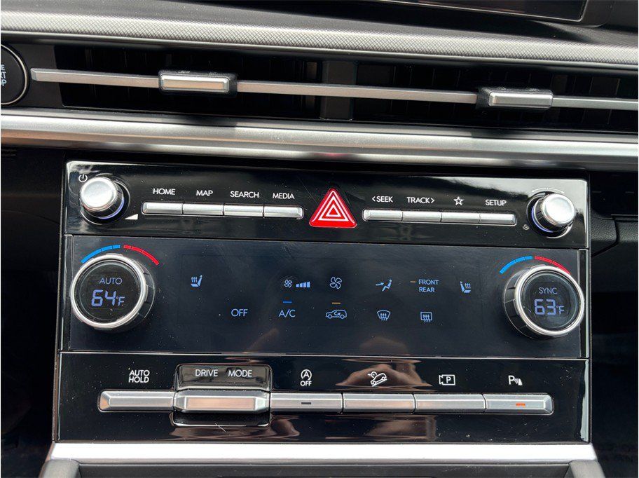Used 2025 Hyundai Santa Fe SEL FWD image 30