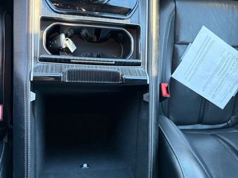 Used 2024 Jeep Wagoneer L Series II image 25