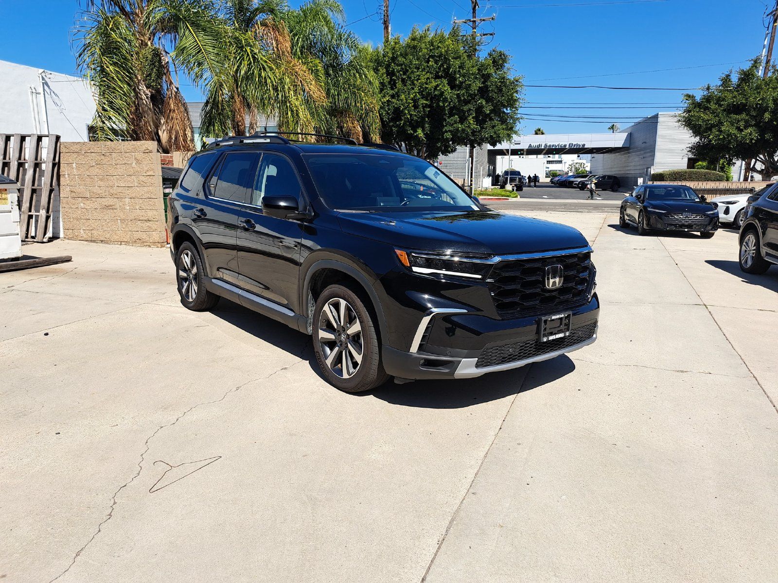 Used 2024 Honda Pilot Touring image 3