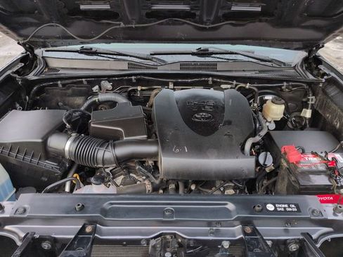 Used 2016 Toyota Tacoma TRD Sport image 31