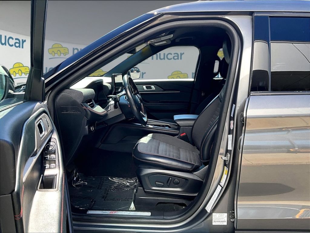 Used 2025 Ford Explorer ST-Line w/ ST-Line Street Pack AWD/4WD image 11