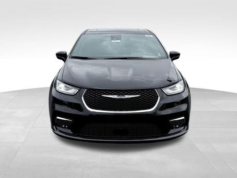 New 2026 Chrysler Pacifica Limited image 2