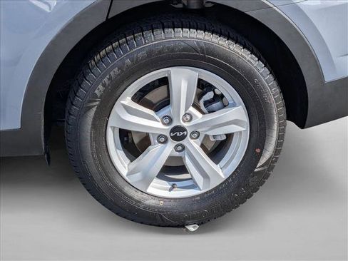 Used 2023 Kia Sorento LX image 24