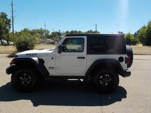 Used 2025 Jeep Wrangler Sport AWD/4WD image 6