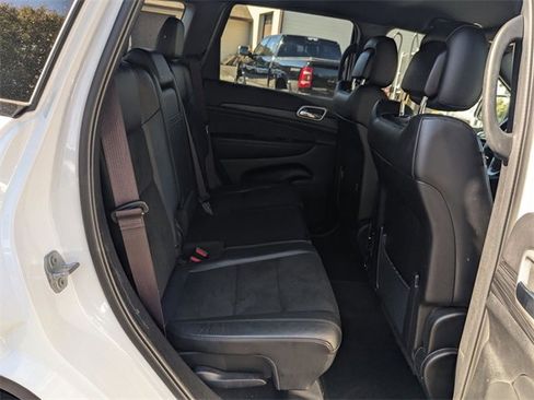 Certified 2022 Jeep Grand Cherokee Laredo X image 30