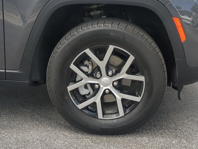 Used 2024 Jeep Grand Cherokee Limited AWD/4WD image 11