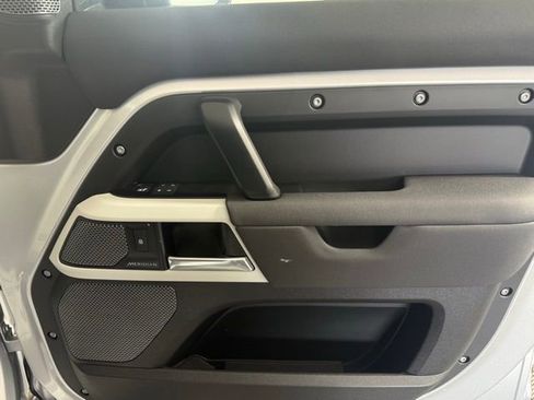 Used 2020 Land Rover Defender 110 First Edition image 18