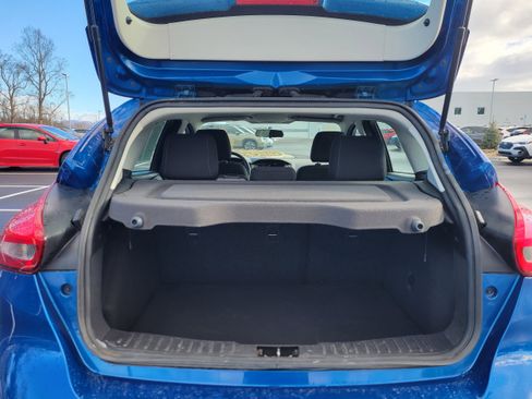 Used 2018 Ford Focus SE w/ Cold Weather Package image 12