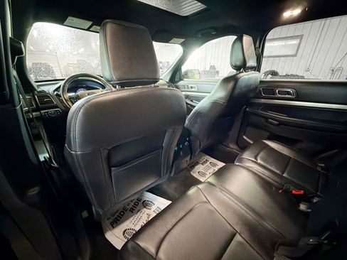 Used 2018 Ford Explorer XLT w/ Equipment Group 202A image 9